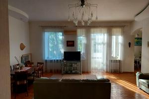 квартира за адресою Куликівський узвіз (Революції), 9