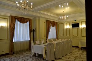 комерційна за адресою Дмитра Чижевського вул. (Петра Чаадаєва), 2