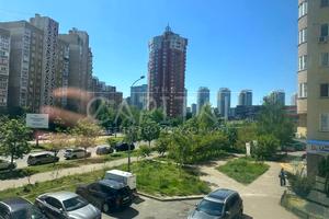 комерційна за адресою Анни Ахматової вул., 46