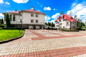 комерційна за адресою Патріарха Володимира Романюка вул. (Жовтнева), 2Б