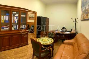 комерційна за адресою Лютеранська вул., 25