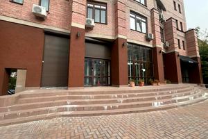 коммерческая по адресу Олександра Кониського, 28а