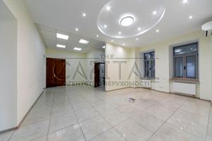 комерційна за адресою Володимирська вул., 4