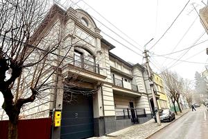 дом по адресу Ивана Крылова ул.