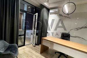 комерційна за адресою Бессарабська пл., 5