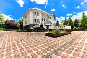 комерційна за адресою Патріарха Володимира Романюка вул. (Жовтнева), 2Б