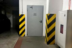 паркомісце за адресою Володимира Моссаковського вул. (Клари Цеткін), 7