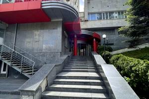 комерційна за адресою Миколи Міхновського бульв. (Дружби Народів), 38