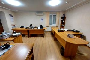 комерційна за адресою Золотоустівська вул., 4