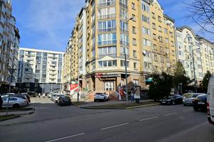 комерційна за адресою Пилипа Орлика  вул., 10