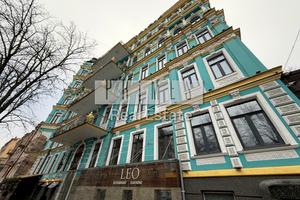 комерційна за адресою Володимирська вул., 4