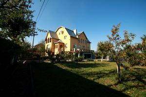 будинок за адресою Незалежності