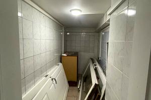 комерційна за адресою Вокзальна пл. (Петровського), 1