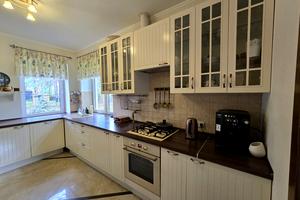 будинок за адресою Набережна вул.