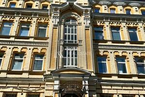 комерційна за адресою Михайлівська пл., 12б