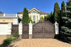 будинок за адресою КГ Золотые ворота