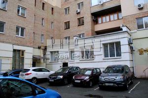 комерційна за адресою Оболонська вул., 12