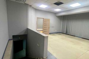 комерційна за адресою Дніпровська набережна вул., 13