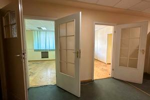 комерційна за адресою Кловський узвіз, 18