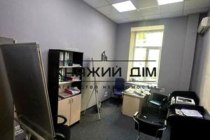 комерційна за адресою Володимирська вул., 11