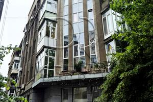 комерційна за адресою Інститутська вул., 24/7