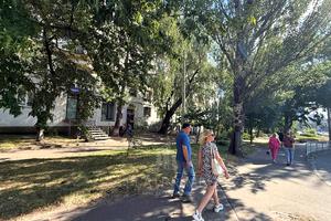 комерційна за адресою Миколи Міхновського бульв. (Дружби Народів), 32