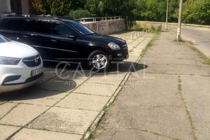 комерційна за адресою Лук'янівська вул., 1