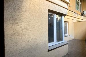 комерційна за адресою Молодіжна вул., 11