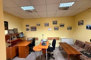 комерційна за адресою Корятовича пл., 15