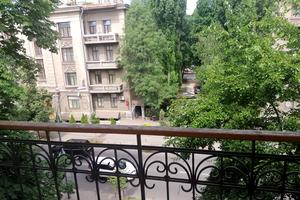 комерційна за адресою Шовковична вул., 7-А