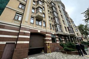 комерційна за адресою Золотоворітська вул., 13