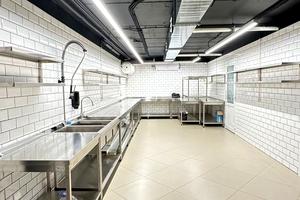 комерційна за адресою Левітана вул., 2