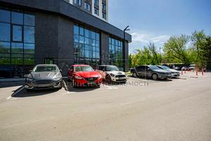 коммерческая по адресу Любомира Гузара просп. (Космонавта Комарова), 9