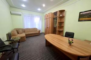 комерційна за адресою Інститутська вул., 22/7