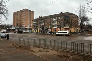 комерційна за адресою Володимира Великого пл. (Олександра Поля), 3