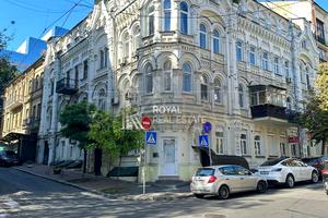 комерційна за адресою Мала Житомирська вул., 13