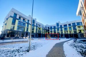 комерційна за адресою Богатирська вул., 32