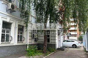 комерційна за адресою Саксаганського вул., 111-А