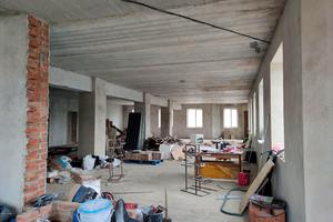 комерційна за адресою Першотравнева, 80