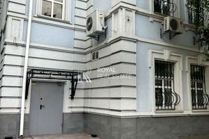 комерційна за адресою Саксаганського вул., 88