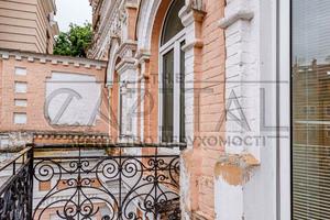 комерційна за адресою Лютеранська вул., 12