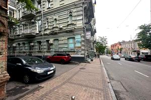 комерційна за адресою Михайлівська пл., 1