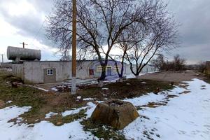 комерційна за адресою Центральна, 1