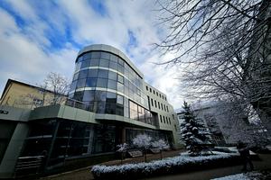 комерційна за адресою Військових Ветеранів вул., 6