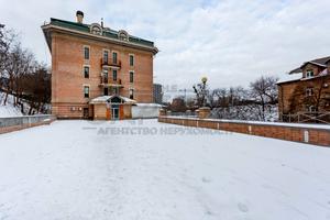 коммерческая по адресу Бехтеревский пер., 14