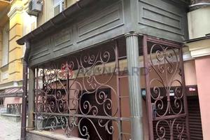 комерційна за адресою Костельна вул., 4