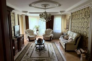 будинок за адресою Кленова