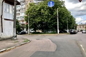 комерційна за адресою Мала Бердичівська вул., 4