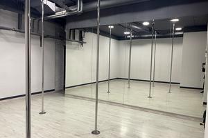 комерційна за адресою Анни Ахматової вул., 30