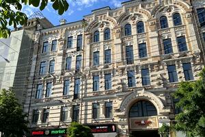 комерційна за адресою Богдана Хмельницького вул., 10